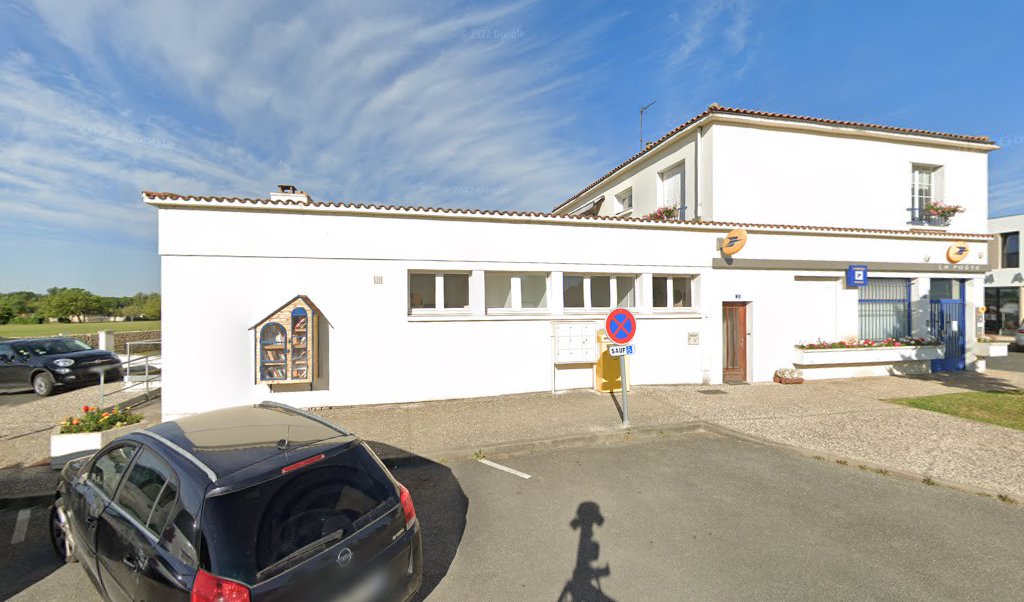 Retrouvez toutes les informations de contacts et horaires d&rsquo;ouverture pour La Poste SAINT SAVINIEN situé à St savinien dans le département Charente-Maritime (17). Pour effectuer envoyer vos colis (colissimo, chronopost, suivi colis), une gestion bancaire (banque postal, French Bank), votre [&hellip;]