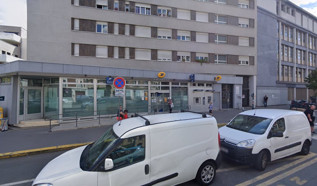 Retrouvez toutes les informations de contacts et horaires d&rsquo;ouverture pour La Poste PANTIN PRINCIPAL situé à Pantin dans le département Seine-Saint-Denis (93). Pour effectuer envoyer vos colis (colissimo, chronopost, suivi colis), une gestion bancaire (banque postal, French Bank), votre courrier [&hellip;]