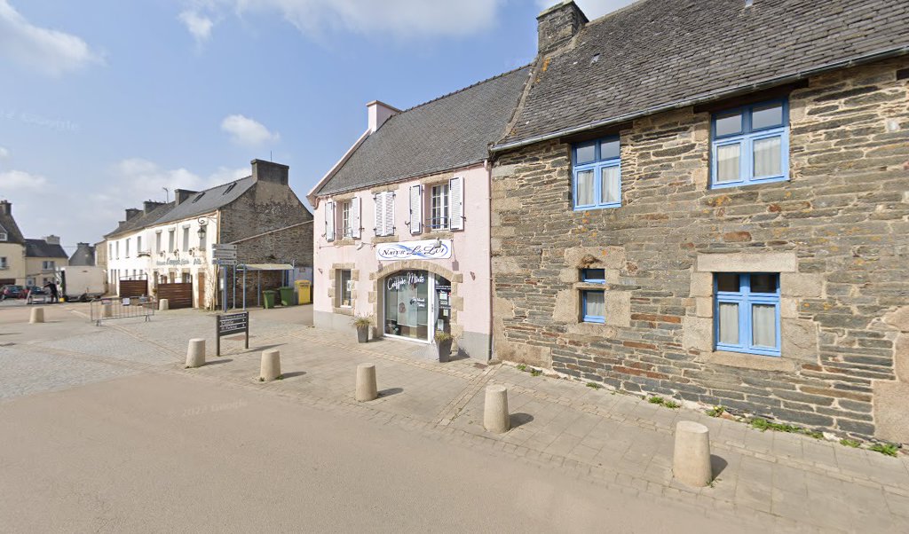 Retrouvez toutes les informations de contacts et horaires d&rsquo;ouverture pour La Poste Agence Communale LAMPAUL GUIMILIAU Mairie situé à Lampaul guimiliau dans le département Finistère (29). Pour effectuer envoyer vos colis (colissimo, chronopost, suivi colis), une gestion bancaire (banque postal, [&hellip;]