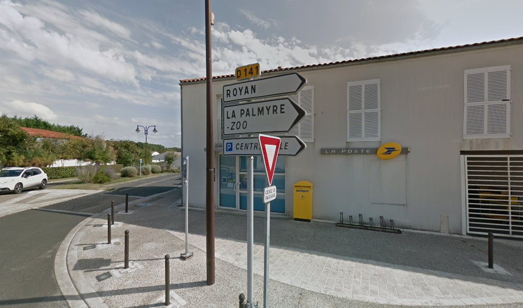 Retrouvez toutes les informations de contacts et horaires d&rsquo;ouverture pour La Poste LES MATHES situé à Les mathes dans le département Charente-Maritime (17). Pour effectuer envoyer vos colis (colissimo, chronopost, suivi colis), une gestion bancaire (banque postal, French Bank), votre [&hellip;]