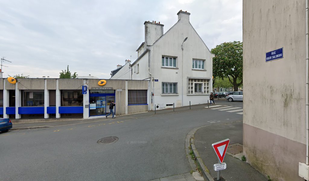 Retrouvez toutes les informations de contacts et horaires d&rsquo;ouverture pour La Poste LORIENT KERYADO situé à Lorient dans le département Morbihan (56). Pour effectuer envoyer vos colis (colissimo, chronopost, suivi colis), une gestion bancaire (banque postal, French Bank), votre courrier [&hellip;]