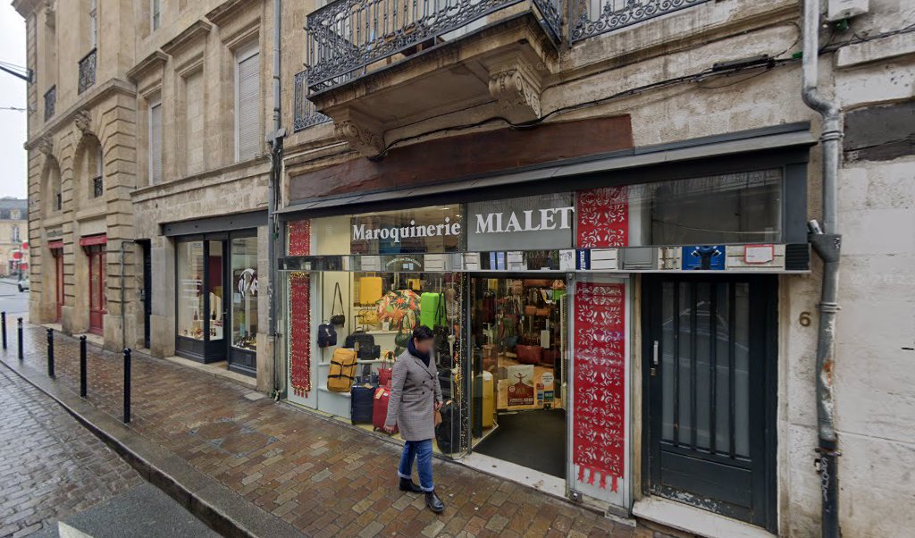 Retrouvez toutes les informations de contacts et horaires d&rsquo;ouverture pour Relais Pickup OLIV ART situé à Bordeaux dans le département Gironde (33). Pour effectuer envoyer vos colis (colissimo, chronopost, suivi colis), une gestion bancaire (banque postal, French Bank), votre courrier [&hellip;]