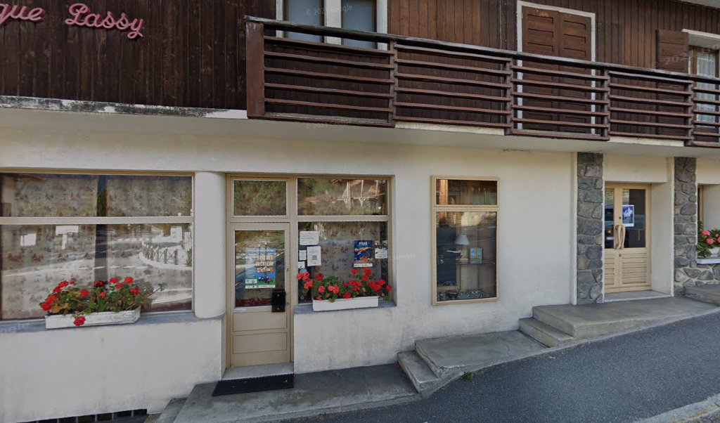 Retrouvez toutes les informations de contacts et horaires d&rsquo;ouverture pour La Poste Relais PASSY Buraliste situé à Passy dans le département Haute-Savoie (74). Pour effectuer envoyer vos colis (colissimo, chronopost, suivi colis), une gestion bancaire (banque postal, French Bank), votre [&hellip;]