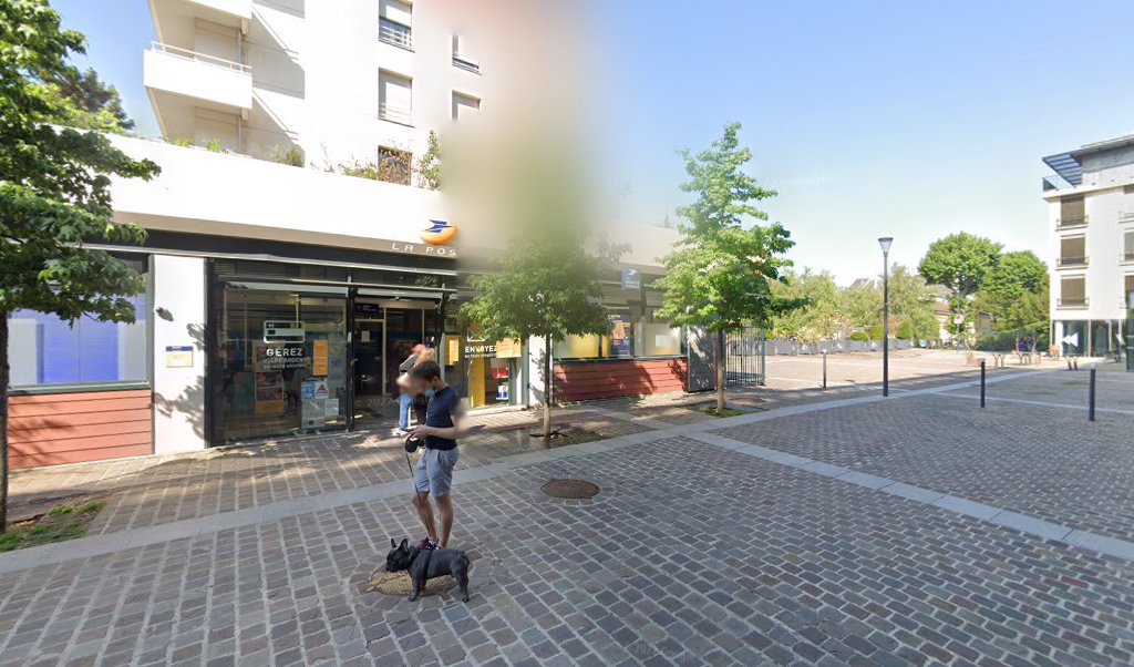 Retrouvez toutes les informations de contacts et horaires d&rsquo;ouverture pour La Poste ISSY LES MOULINEAUX CORENTIN situé à Issy les moulineaux dans le département Hauts-de-Seine (92). Pour effectuer envoyer vos colis (colissimo, chronopost, suivi colis), une gestion bancaire (banque postal, [&hellip;]