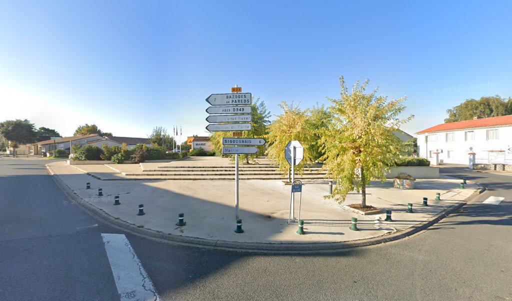 Retrouvez toutes les informations de contacts et horaires d&rsquo;ouverture pour La Poste Agence Communale CHAVAGNES LES REDOUX Mairie situé à Chavagnes les redoux dans le département Vendée (85). Pour effectuer envoyer vos colis (colissimo, chronopost, suivi colis), une gestion bancaire [&hellip;]