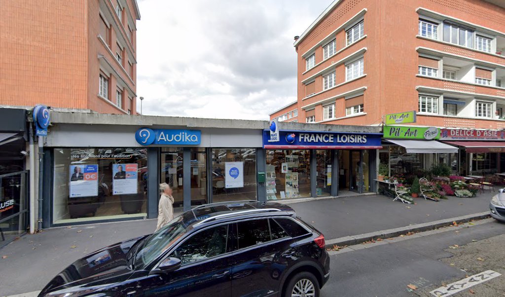 Retrouvez toutes les informations de contacts et horaires d&rsquo;ouverture pour Relais Pickup FRANCE LOISIRS situé à Lisieux dans le département Calvados (14). Pour effectuer envoyer vos colis (colissimo, chronopost, suivi colis), une gestion bancaire (banque postal, French Bank), votre courrier [&hellip;]