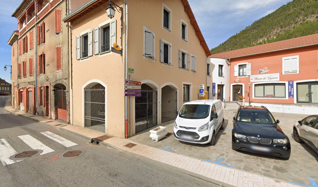 Retrouvez toutes les informations de contacts et horaires d&rsquo;ouverture pour La Poste Agence Communale REMOLLON Mairie situé à Remollon dans le département Hautes-Alpes (05). Pour effectuer envoyer vos colis (colissimo, chronopost, suivi colis), une gestion bancaire (banque postal, French Bank), [&hellip;]