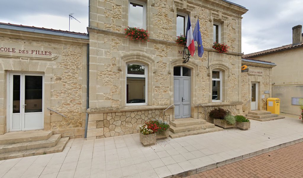 Retrouvez toutes les informations de contacts et horaires d&rsquo;ouverture pour La Poste Agence Communale PUJOLS SUR CIRON Mairie situé à Pujols sur ciron dans le département Gironde (33). Pour effectuer envoyer vos colis (colissimo, chronopost, suivi colis), une gestion bancaire [&hellip;]