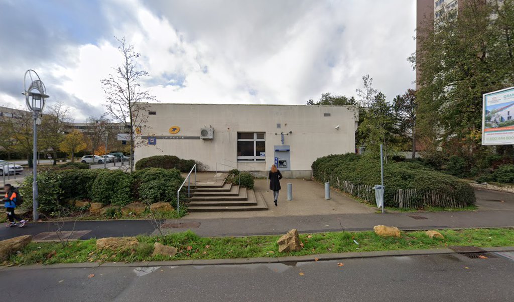 Retrouvez toutes les informations de contacts et horaires d&rsquo;ouverture pour La Poste LAXOU CHAMP LE BOEUF situé à Laxou dans le département Meurthe-et-Moselle (54). Pour effectuer envoyer vos colis (colissimo, chronopost, suivi colis), une gestion bancaire (banque postal, French Bank), [&hellip;]