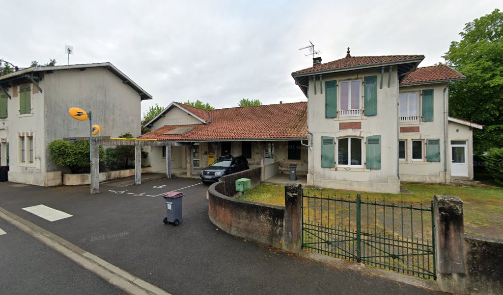 Retrouvez toutes les informations de contacts et horaires d&rsquo;ouverture pour La Poste SAUGNAC ET CAMBRAN situé à Saugnac et cambran dans le département Landes (40). Pour effectuer envoyer vos colis (colissimo, chronopost, suivi colis), une gestion bancaire (banque postal, French [&hellip;]