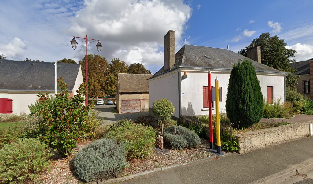 Retrouvez toutes les informations de contacts et horaires d&rsquo;ouverture pour La Poste Agence Communale LOMBRON Mairie situé à Lombron dans le département Sarthe (72). Pour effectuer envoyer vos colis (colissimo, chronopost, suivi colis), une gestion bancaire (banque postal, French Bank), [&hellip;]