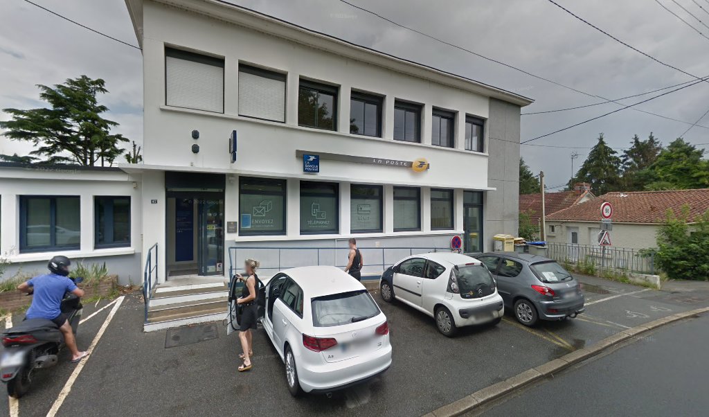 Retrouvez toutes les informations de contacts et horaires d&rsquo;ouverture pour La Poste BOUGUENAIS situé à Bouguenais dans le département Loire-Atlantique (44). Pour effectuer envoyer vos colis (colissimo, chronopost, suivi colis), une gestion bancaire (banque postal, French Bank), votre courrier (suivi [&hellip;]