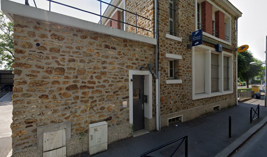 Retrouvez toutes les informations de contacts et horaires d&rsquo;ouverture pour La Poste ATHIS MONS situé à Athis mons dans le département Essonne (91). Pour effectuer envoyer vos colis (colissimo, chronopost, suivi colis), une gestion bancaire (banque postal, French Bank), votre [&hellip;]