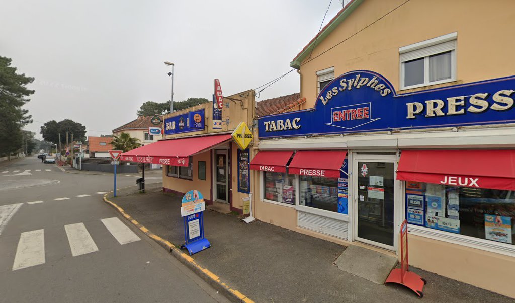 Retrouvez toutes les informations de contacts et horaires d&rsquo;ouverture pour Relais Pickup BAR TABACLES SYLPHES situé à St brevin les pins dans le département Loire-Atlantique (44). Pour effectuer envoyer vos colis (colissimo, chronopost, suivi colis), une gestion bancaire (banque postal, [&hellip;]