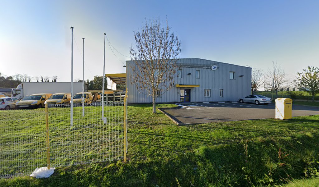 Retrouvez toutes les informations de contacts et horaires d&rsquo;ouverture pour Relais Pickup LA POSTE CARREPRO BLAIN situé à Blain dans le département Loire-Atlantique (44). Pour effectuer envoyer vos colis (colissimo, chronopost, suivi colis), une gestion bancaire (banque postal, French Bank), [&hellip;]