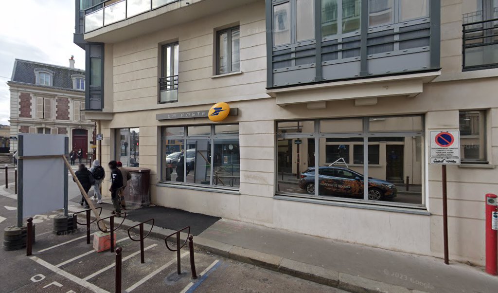 Retrouvez toutes les informations de contacts et horaires d&rsquo;ouverture pour La Poste VERSAILLES CHANTIERS situé à Versailles dans le département Yvelines (78). Pour effectuer envoyer vos colis (colissimo, chronopost, suivi colis), une gestion bancaire (banque postal, French Bank), votre courrier [&hellip;]
