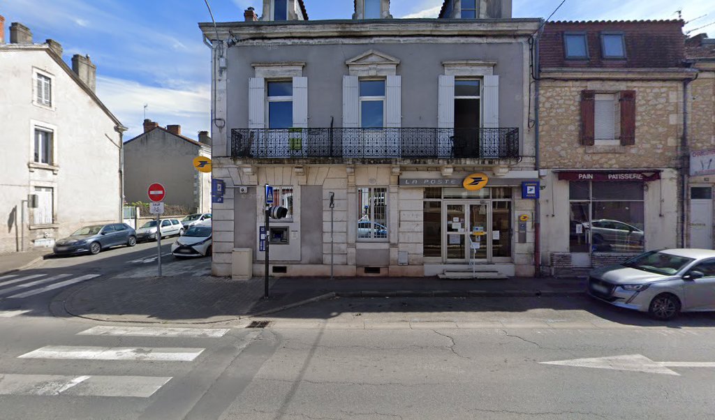Retrouvez toutes les informations de contacts et horaires d&rsquo;ouverture pour La Poste PERIGUEUX LE TOULON situé à Perigueux dans le département Dordogne (24). Pour effectuer envoyer vos colis (colissimo, chronopost, suivi colis), une gestion bancaire (banque postal, French Bank), votre [&hellip;]