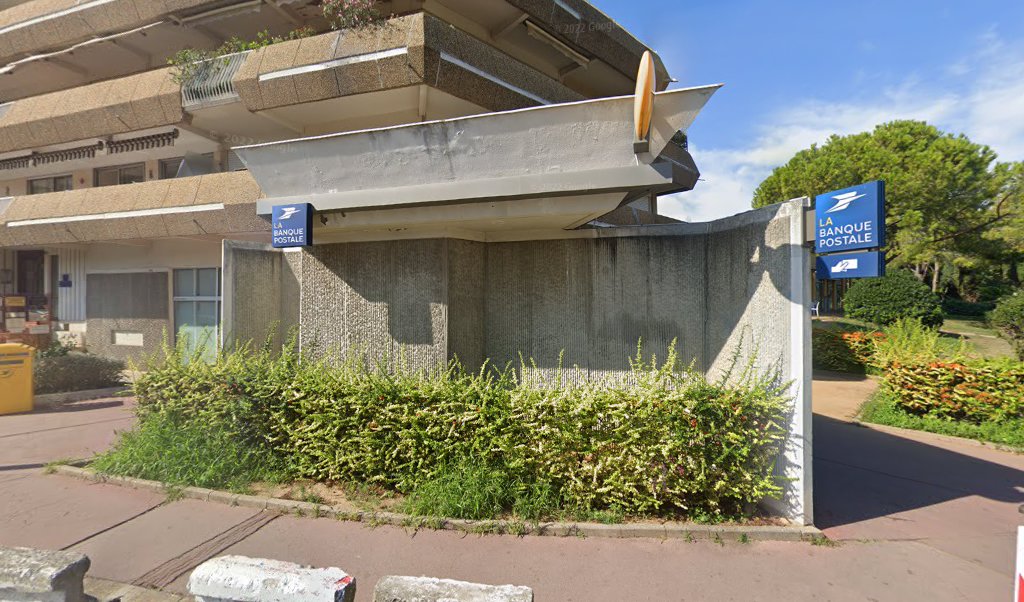 Retrouvez toutes les informations de contacts et horaires d&rsquo;ouverture pour La Poste MONTPELLIER ESTANOVE situé à Montpellier dans le département Hérault (34). Pour effectuer envoyer vos colis (colissimo, chronopost, suivi colis), une gestion bancaire (banque postal, French Bank), votre courrier [&hellip;]