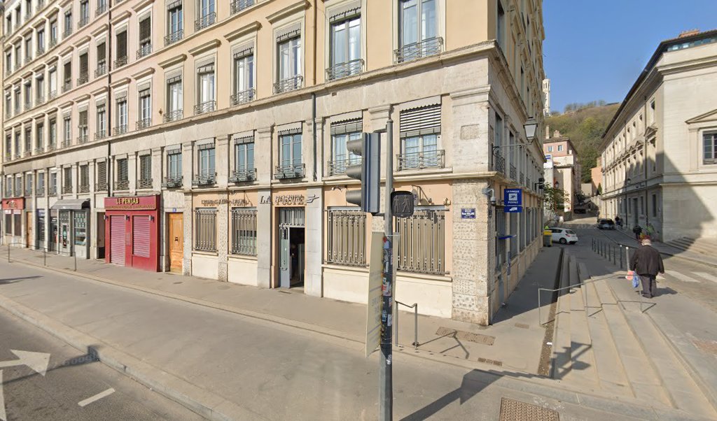 Retrouvez toutes les informations de contacts et horaires d&rsquo;ouverture pour La Poste LYON ST JEAN situé à Lyon dans le département Rhône (69). Pour effectuer envoyer vos colis (colissimo, chronopost, suivi colis), une gestion bancaire (banque postal, French Bank), votre [&hellip;]