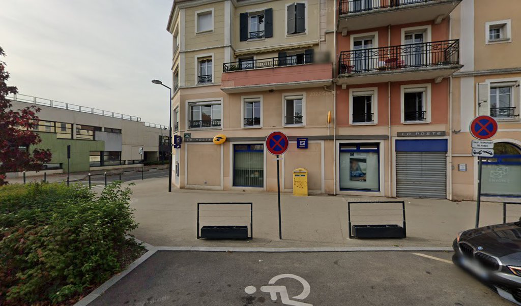 Retrouvez toutes les informations de contacts et horaires d&rsquo;ouverture pour La Poste BAILLY ROMAINVILLIERS situé à Bailly romainvilliers dans le département Seine-et-Marne (77). Pour effectuer envoyer vos colis (colissimo, chronopost, suivi colis), une gestion bancaire (banque postal, French Bank), votre [&hellip;]