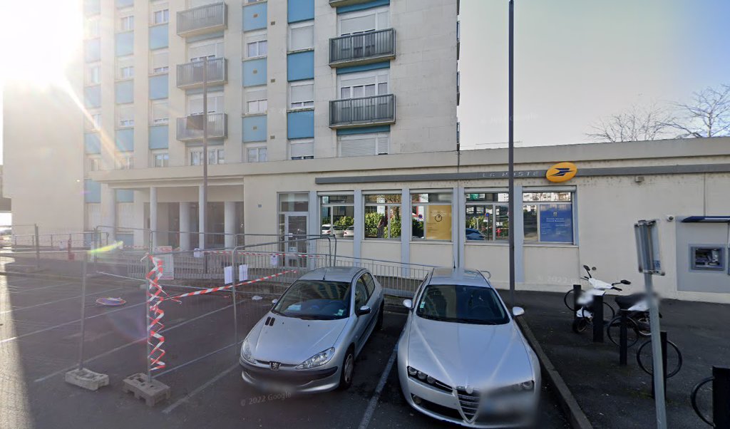 Retrouvez toutes les informations de contacts et horaires d&rsquo;ouverture pour La Poste JOUE LES TOURS situé à Joue les tours dans le département Indre-et-Loire (37). Pour effectuer envoyer vos colis (colissimo, chronopost, suivi colis), une gestion bancaire (banque postal, French [&hellip;]