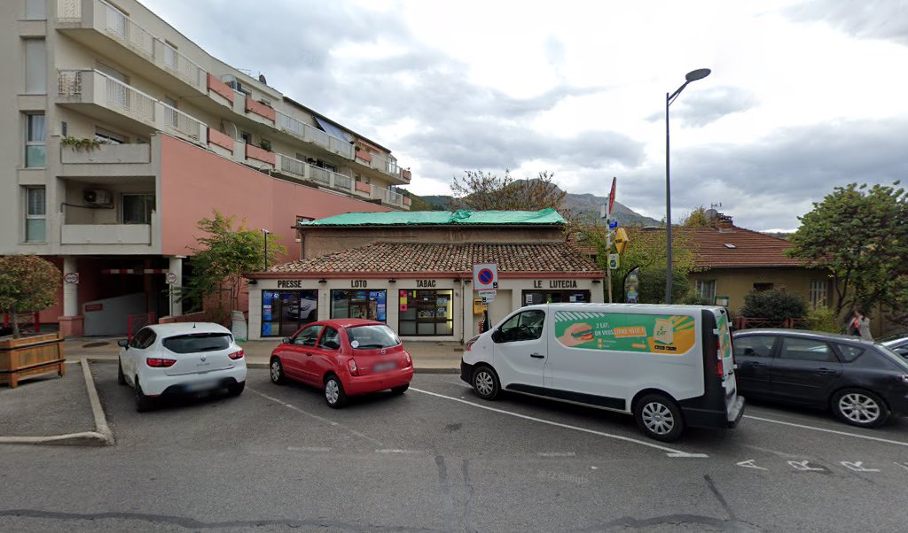 Retrouvez toutes les informations de contacts et horaires d&rsquo;ouverture pour Relais Pickup LE LUTECIA situé à Digne les bains dans le département Alpes-de-Haute-Provence (04). Pour effectuer envoyer vos colis (colissimo, chronopost, suivi colis), une gestion bancaire (banque postal, French Bank), [&hellip;]