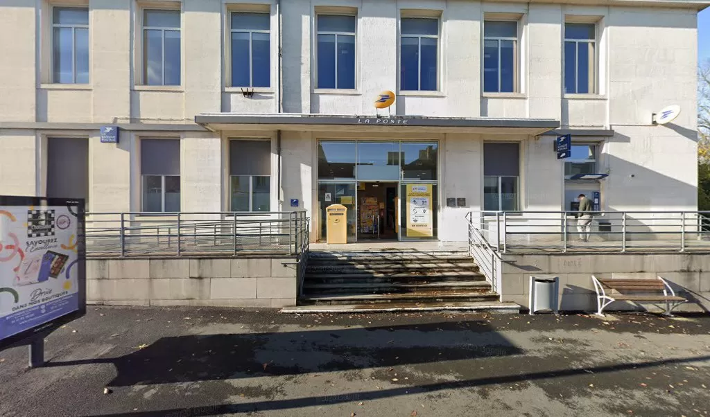 Retrouvez toutes les informations de contacts et horaires d&rsquo;ouverture pour La Poste CHATEAUBRIANT situé à Chateaubriant dans le département Loire-Atlantique (44). Pour effectuer envoyer vos colis (colissimo, chronopost, suivi colis), une gestion bancaire (banque postal, French Bank), votre courrier (suivi [&hellip;]