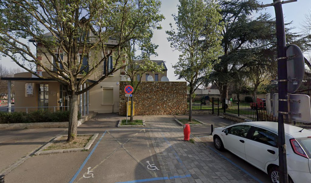 Retrouvez toutes les informations de contacts et horaires d&rsquo;ouverture pour La Poste Agence Communale MEZIERES SUR SEINE MAIRIE situé à Mezieres sur seine dans le département Yvelines (78). Pour effectuer envoyer vos colis (colissimo, chronopost, suivi colis), une gestion bancaire [&hellip;]
