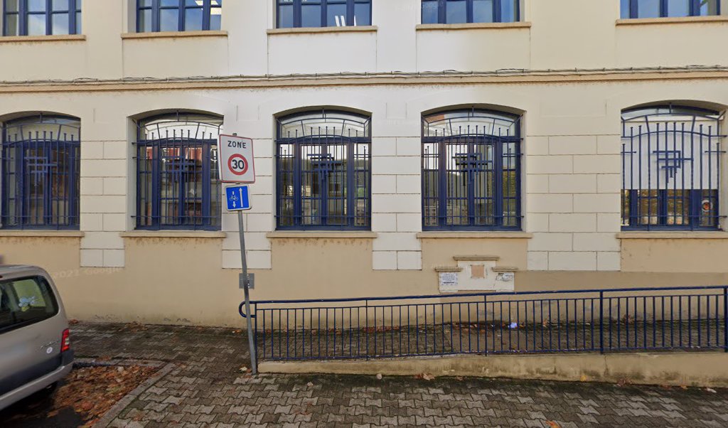 Retrouvez toutes les informations de contacts et horaires d&rsquo;ouverture pour La Poste CHARLIEU situé à Charlieu dans le département Loire (42). Pour effectuer envoyer vos colis (colissimo, chronopost, suivi colis), une gestion bancaire (banque postal, French Bank), votre courrier (suivi [&hellip;]