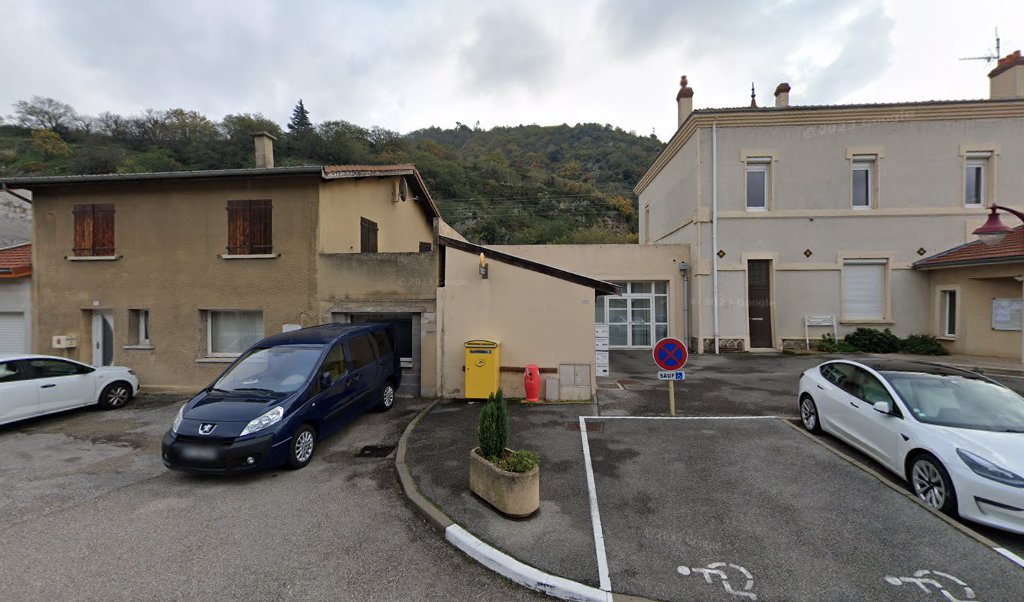 Retrouvez toutes les informations de contacts et horaires d&rsquo;ouverture pour La Poste Agence Communale SERVES SUR RHONE Mairie situé à Serves sur rhone dans le département Drôme (26). Pour effectuer envoyer vos colis (colissimo, chronopost, suivi colis), une gestion bancaire [&hellip;]