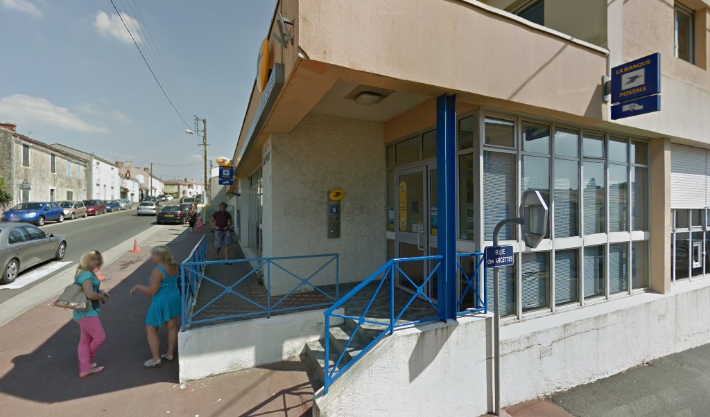 Retrouvez toutes les informations de contacts et horaires d&rsquo;ouverture pour La Poste TALMONT SAINT HILAIRE situé à Talmont st hilaire dans le département Vendée (85). Pour effectuer envoyer vos colis (colissimo, chronopost, suivi colis), une gestion bancaire (banque postal, French [&hellip;]