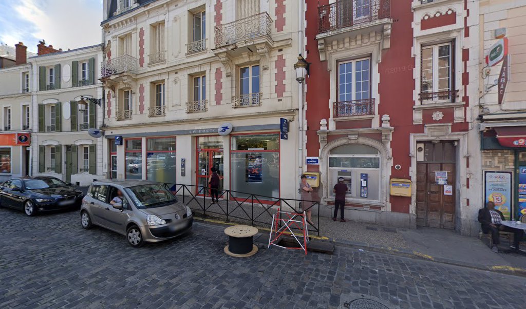 Retrouvez toutes les informations de contacts et horaires d&rsquo;ouverture pour La Poste ETAMPES situé à Etampes dans le département Essonne (91). Pour effectuer envoyer vos colis (colissimo, chronopost, suivi colis), une gestion bancaire (banque postal, French Bank), votre courrier (suivi [&hellip;]