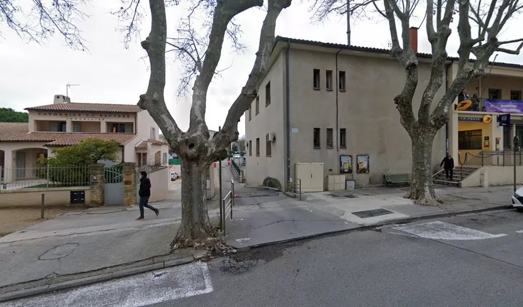 Retrouvez toutes les informations de contacts et horaires d&rsquo;ouverture pour La Poste Espace Clients Pro UZES PDC1 situé à Uzes dans le département Gard (30). Pour effectuer envoyer vos colis (colissimo, chronopost, suivi colis), une gestion bancaire (banque postal, French [&hellip;]