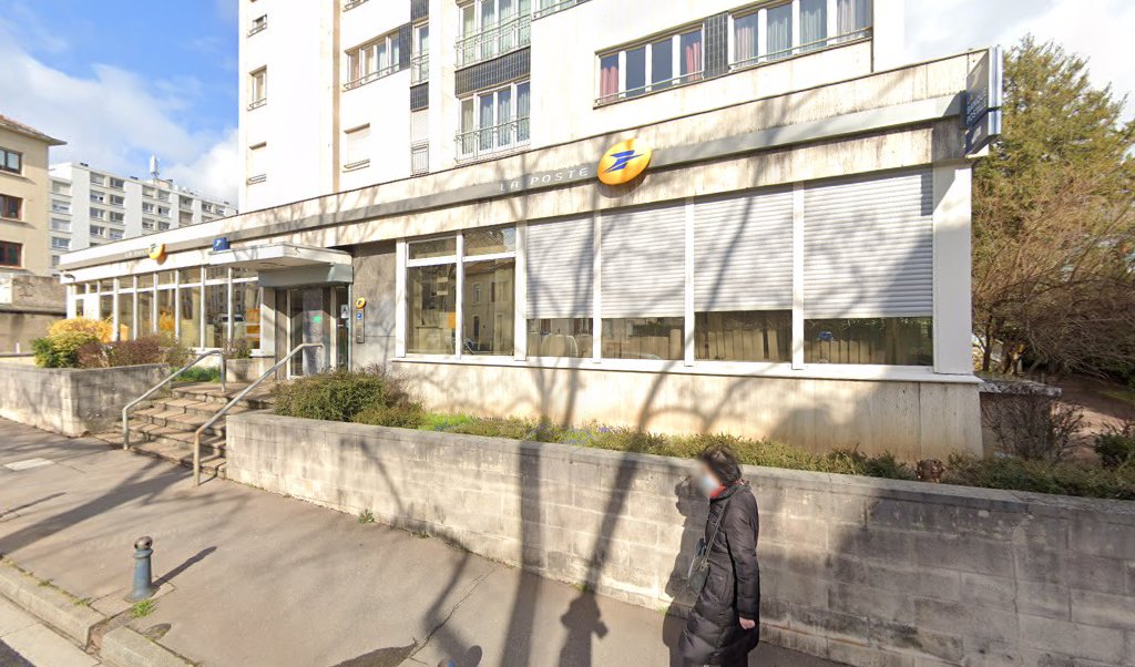Retrouvez toutes les informations de contacts et horaires d&rsquo;ouverture pour La Poste NANCY PORTE DESILLES situé à Nancy dans le département Meurthe-et-Moselle (54). Pour effectuer envoyer vos colis (colissimo, chronopost, suivi colis), une gestion bancaire (banque postal, French Bank), votre [&hellip;]
