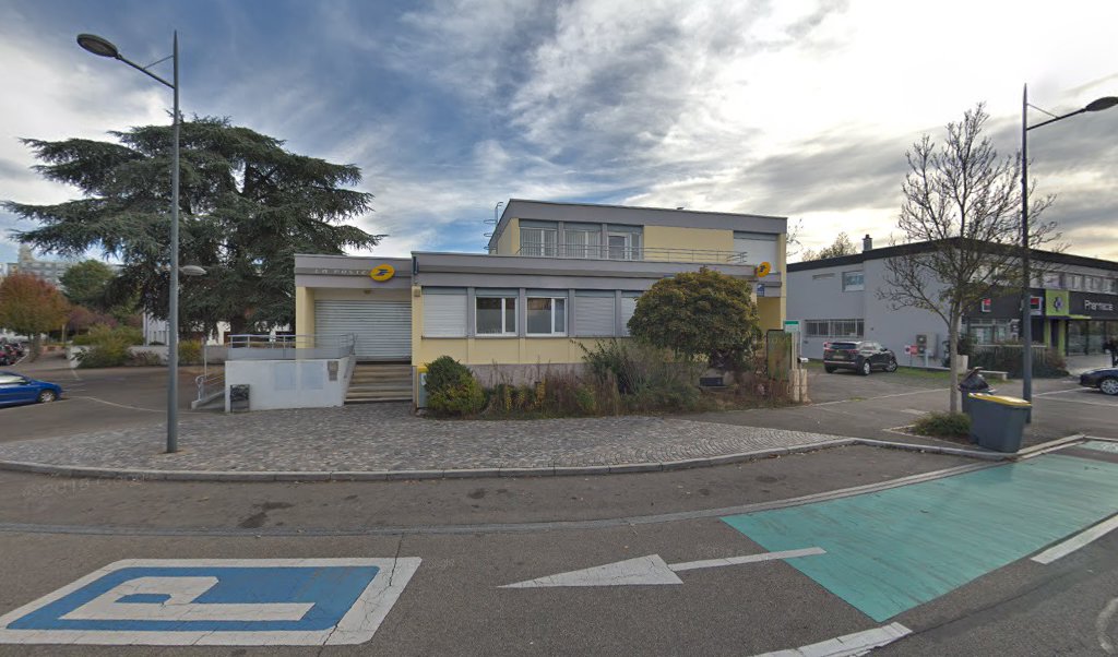 Retrouvez toutes les informations de contacts et horaires d&rsquo;ouverture pour La Poste RIEDISHEIM situé à Riedisheim dans le département Haut-Rhin (68). Pour effectuer envoyer vos colis (colissimo, chronopost, suivi colis), une gestion bancaire (banque postal, French Bank), votre courrier (suivi [&hellip;]