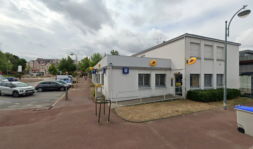 Retrouvez toutes les informations de contacts et horaires d&rsquo;ouverture pour La Poste BASSE GOULAINE situé à Basse goulaine dans le département Loire-Atlantique (44). Pour effectuer envoyer vos colis (colissimo, chronopost, suivi colis), une gestion bancaire (banque postal, French Bank), votre [&hellip;]