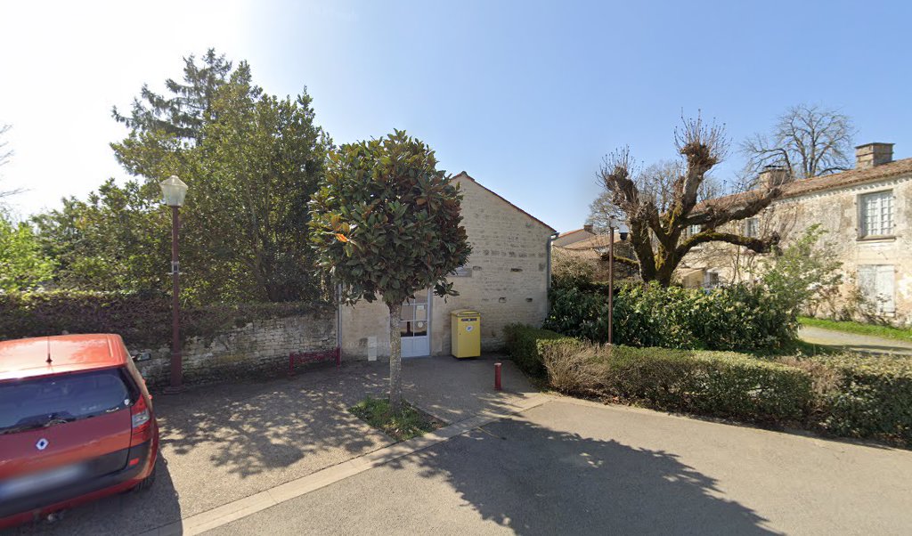 Retrouvez toutes les informations de contacts et horaires d&rsquo;ouverture pour La Poste Agence Communale NIEUL SUR L AUTISE Mairie situé à Nieul sur l autise dans le département Vendée (85). Pour effectuer envoyer vos colis (colissimo, chronopost, suivi colis), une [&hellip;]