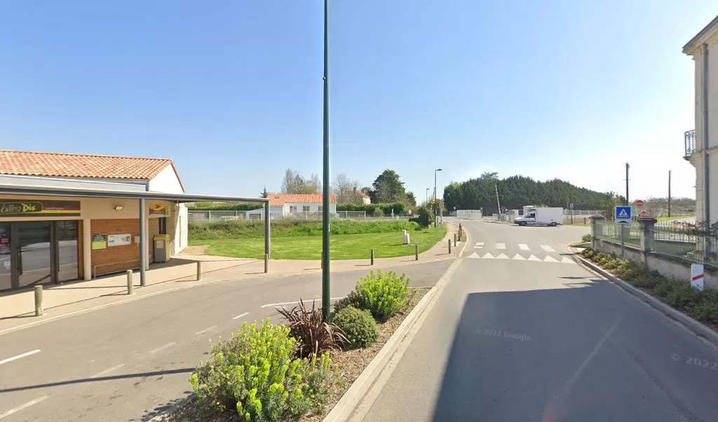 Retrouvez toutes les informations de contacts et horaires d&rsquo;ouverture pour La Poste Agence Communale LES VELLUIRE SUR VENDEE Mairie situé à Les velluire sur vendee dans le département Vendée (85). Pour effectuer envoyer vos colis (colissimo, chronopost, suivi colis), une [&hellip;]