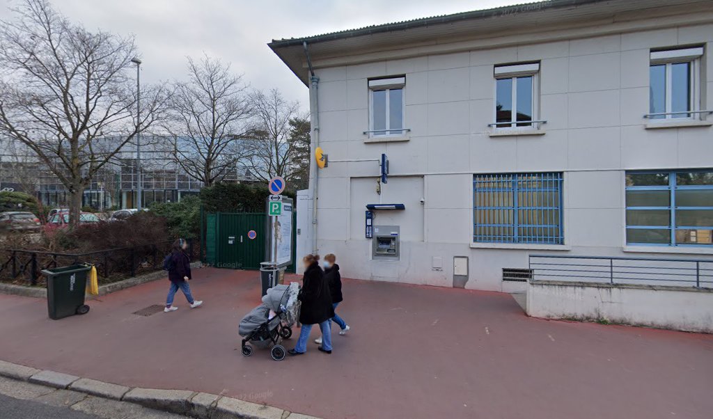 Retrouvez toutes les informations de contacts et horaires d&rsquo;ouverture pour La Poste ST GENIS LAVAL situé à St genis laval dans le département Rhône (69). Pour effectuer envoyer vos colis (colissimo, chronopost, suivi colis), une gestion bancaire (banque postal, French [&hellip;]
