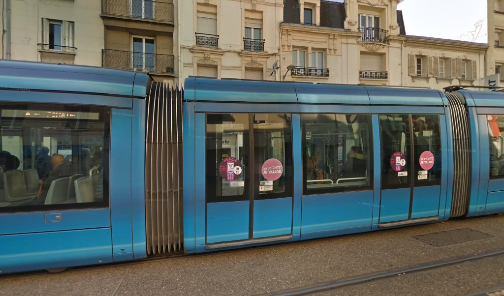 Retrouvez toutes les informations de contacts et horaires d&rsquo;ouverture pour La Poste REIMS COEUR DE VILLE situé à Reims dans le département Marne (51). Pour effectuer envoyer vos colis (colissimo, chronopost, suivi colis), une gestion bancaire (banque postal, French Bank), [&hellip;]