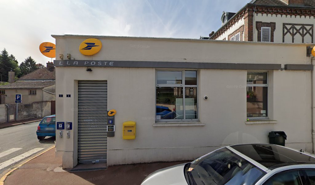 Retrouvez toutes les informations de contacts et horaires d&rsquo;ouverture pour La Poste SENONCHES situé à Senonches dans le département Eure-et-Loir (28). Pour effectuer envoyer vos colis (colissimo, chronopost, suivi colis), une gestion bancaire (banque postal, French Bank), votre courrier (suivi [&hellip;]