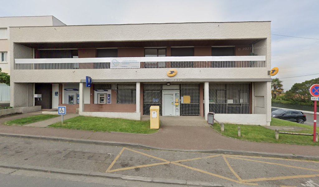 Retrouvez toutes les informations de contacts et horaires d&rsquo;ouverture pour La Poste BASSENS situé à Bassens dans le département Gironde (33). Pour effectuer envoyer vos colis (colissimo, chronopost, suivi colis), une gestion bancaire (banque postal, French Bank), votre courrier (suivi [&hellip;]
