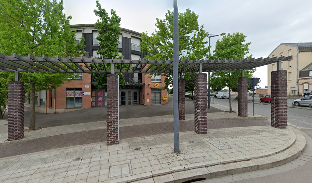 Retrouvez toutes les informations de contacts et horaires d&rsquo;ouverture pour La Poste SAINT QUENTIN FAUBOURG D ISLE situé à St quentin dans le département Aisne (02). Pour effectuer envoyer vos colis (colissimo, chronopost, suivi colis), une gestion bancaire (banque postal, [&hellip;]