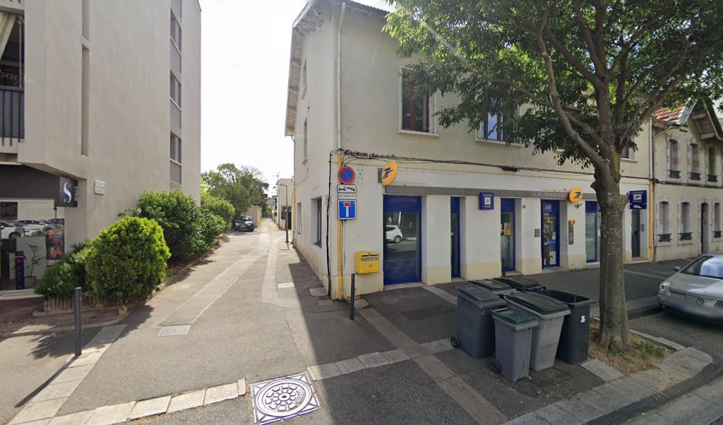 Retrouvez toutes les informations de contacts et horaires d&rsquo;ouverture pour La Poste VALENCE HUGO situé à Valence dans le département Drôme (26). Pour effectuer envoyer vos colis (colissimo, chronopost, suivi colis), une gestion bancaire (banque postal, French Bank), votre courrier [&hellip;]