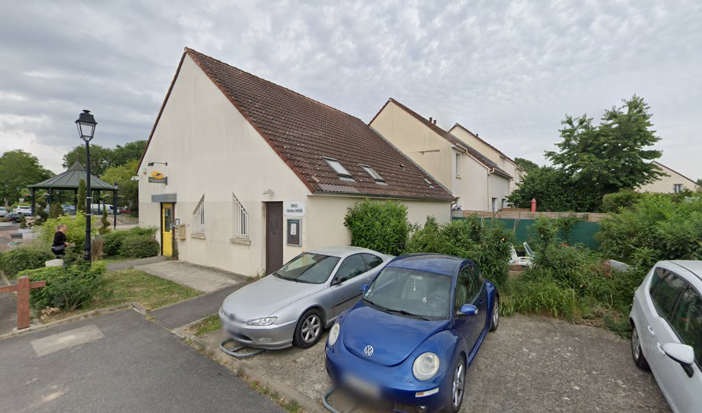 Retrouvez toutes les informations de contacts et horaires d&rsquo;ouverture pour La Poste Agence Communale CROISSY BEAUBOURG Mairie situé à Croissy beaubourg dans le département Seine-et-Marne (77). Pour effectuer envoyer vos colis (colissimo, chronopost, suivi colis), une gestion bancaire (banque postal, [&hellip;]
