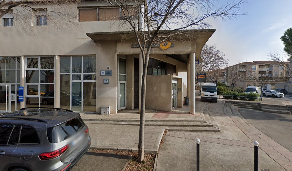 Retrouvez toutes les informations de contacts et horaires d&rsquo;ouverture pour La Poste VITROLLES SUD situé à Vitrolles dans le département Bouches-du-Rhône (13). Pour effectuer envoyer vos colis (colissimo, chronopost, suivi colis), une gestion bancaire (banque postal, French Bank), votre courrier [&hellip;]