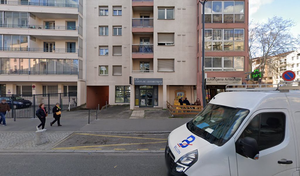Retrouvez toutes les informations de contacts et horaires d&rsquo;ouverture pour La Poste Relais LYON situé à Lyon dans le département Rhône (69). Pour effectuer envoyer vos colis (colissimo, chronopost, suivi colis), une gestion bancaire (banque postal, French Bank), votre courrier [&hellip;]