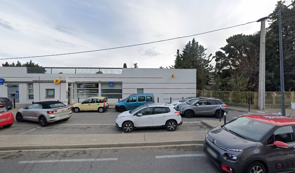 Retrouvez toutes les informations de contacts et horaires d&rsquo;ouverture pour La Poste VILLENEUVE LES AVIGNON PASTEUR situé à Villeneuve les avignon dans le département Gard (30). Pour effectuer envoyer vos colis (colissimo, chronopost, suivi colis), une gestion bancaire (banque postal, [&hellip;]