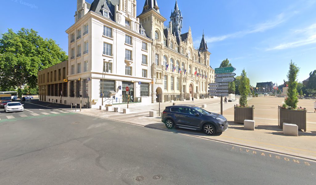 Retrouvez toutes les informations de contacts et horaires d&rsquo;ouverture pour La Poste CHARLEVILLE MEZIERES HOTEL DE VILLE situé à Charleville mezieres dans le département Ardennes (08). Pour effectuer envoyer vos colis (colissimo, chronopost, suivi colis), une gestion bancaire (banque postal, [&hellip;]