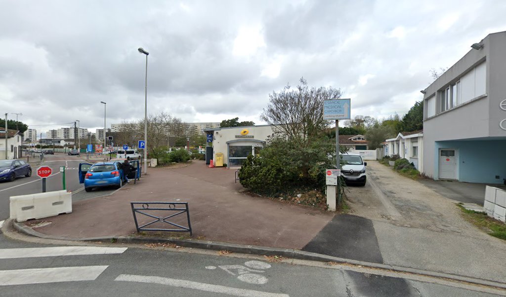 Retrouvez toutes les informations de contacts et horaires d&rsquo;ouverture pour La Poste MERIGNAC CAPEYRON situé à Merignac dans le département Gironde (33). Pour effectuer envoyer vos colis (colissimo, chronopost, suivi colis), une gestion bancaire (banque postal, French Bank), votre courrier [&hellip;]